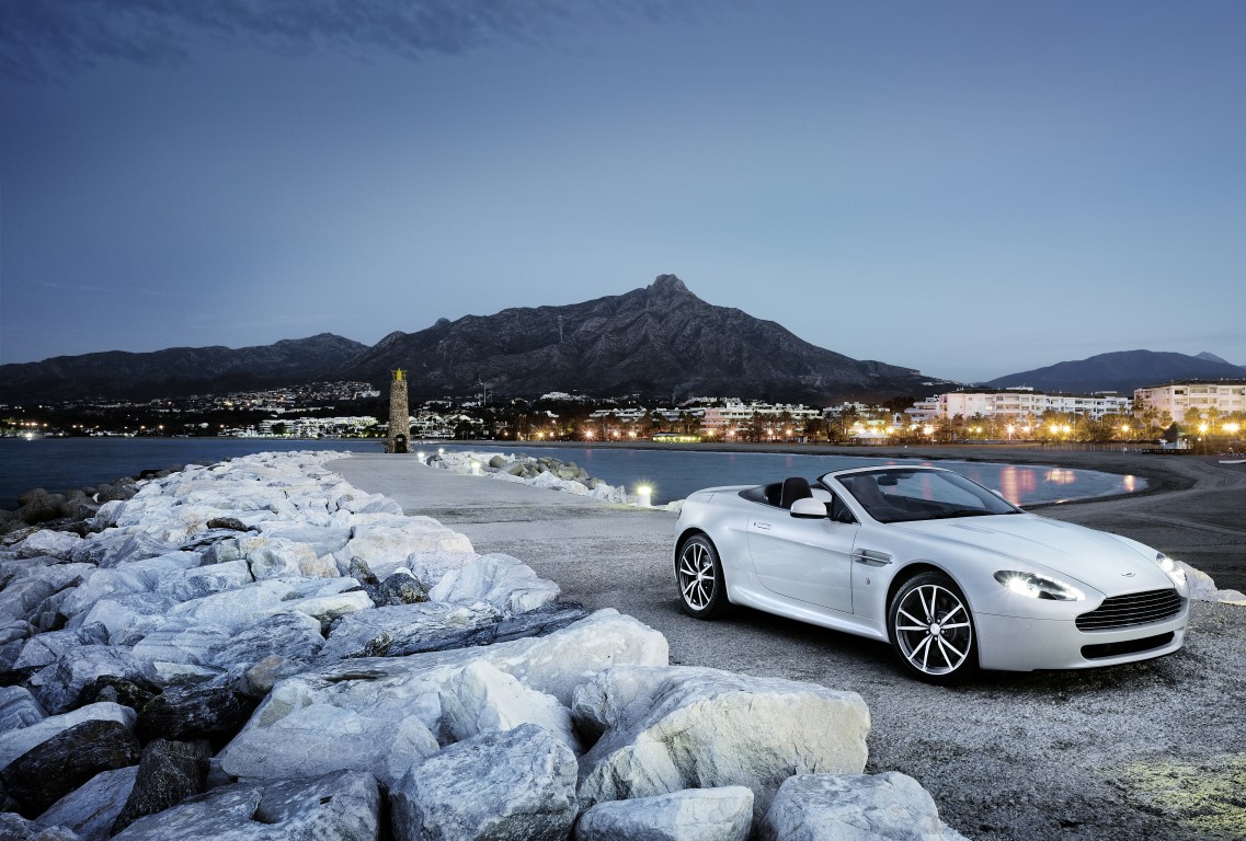 Aston Martin Vantage Roadster V8 Vantage Roadster (Automatic)